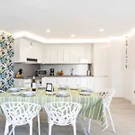 Ocean Garden Penthouse 1002 Апартаменти